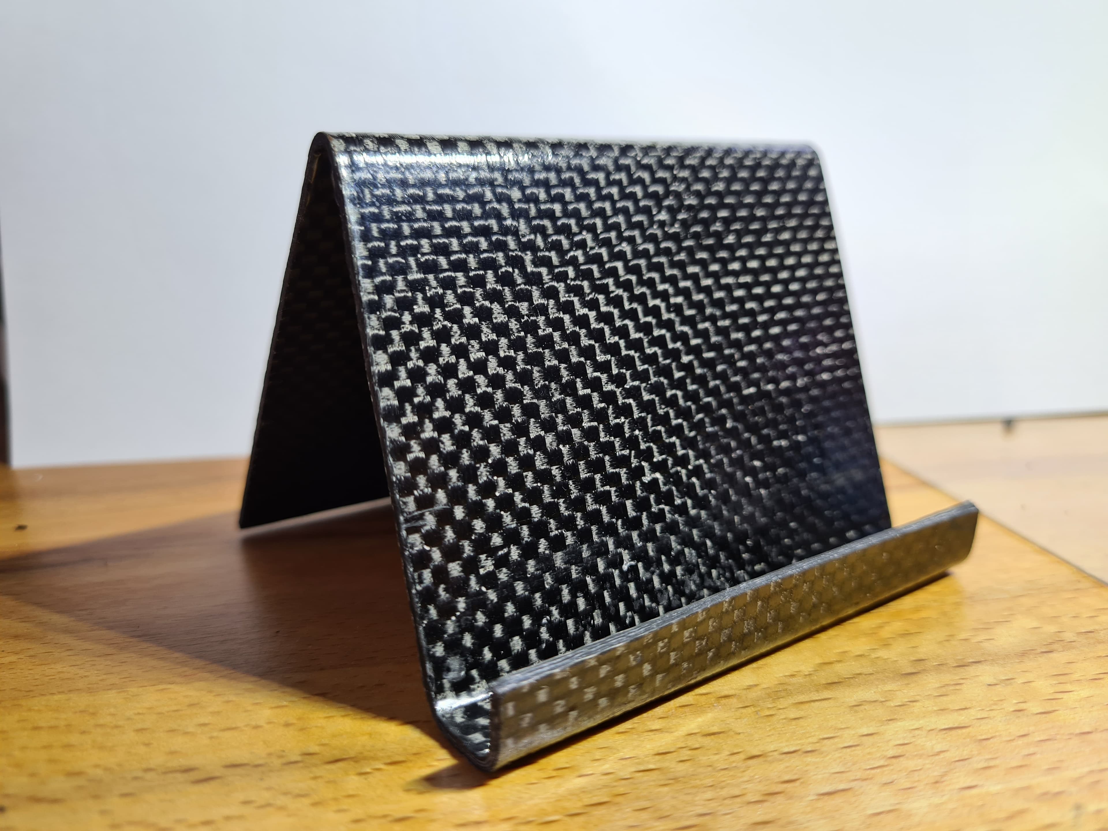 CFK-Tablethalterung, gefertigt mittels 3D-gedruckter Form — vom Design bis zum ersten Bauteil in unter 48 Stunden