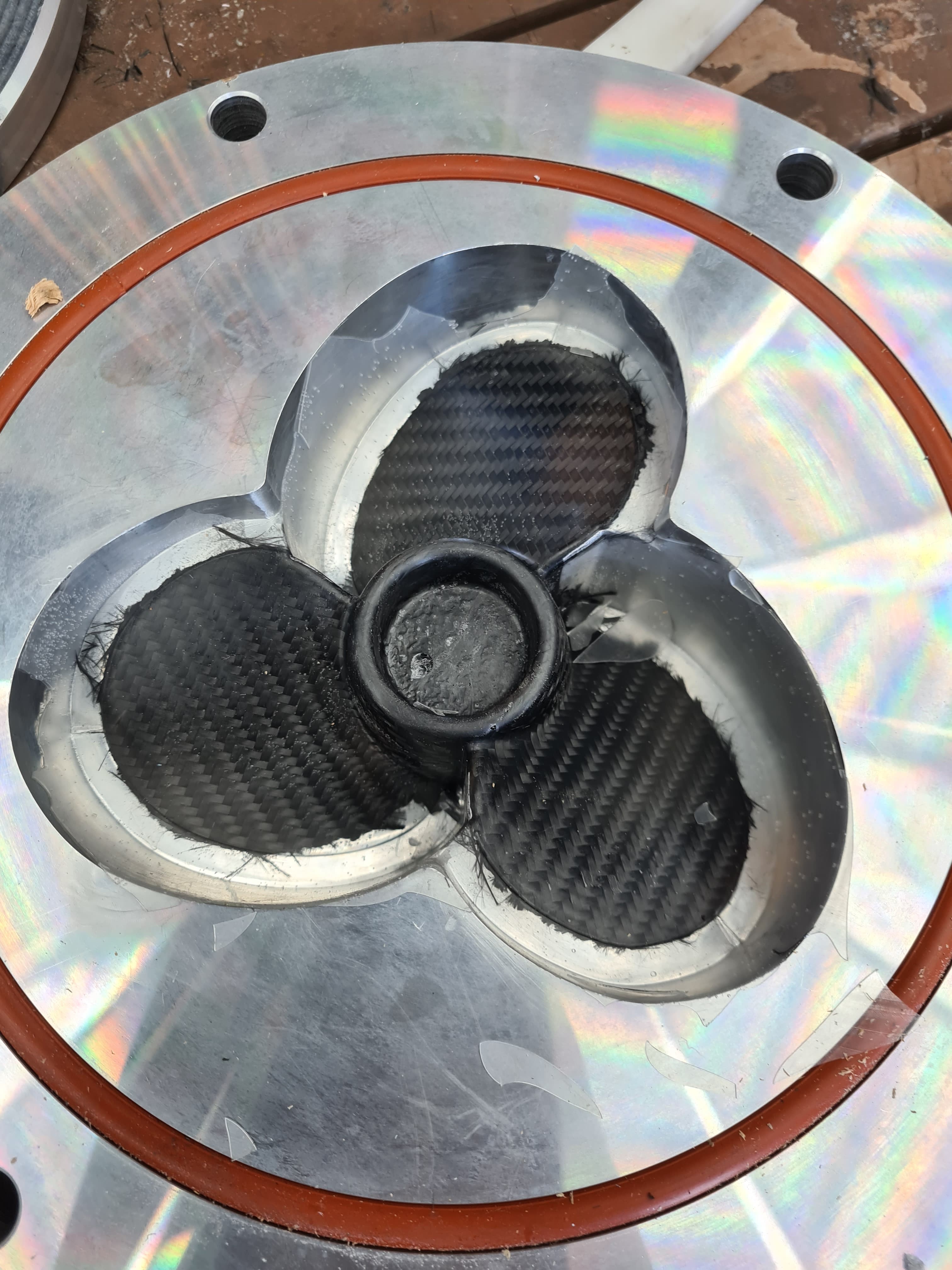 Gefräste Aluminiumform inkl. des ersten daraus hergestellten Carbon-Propellers
