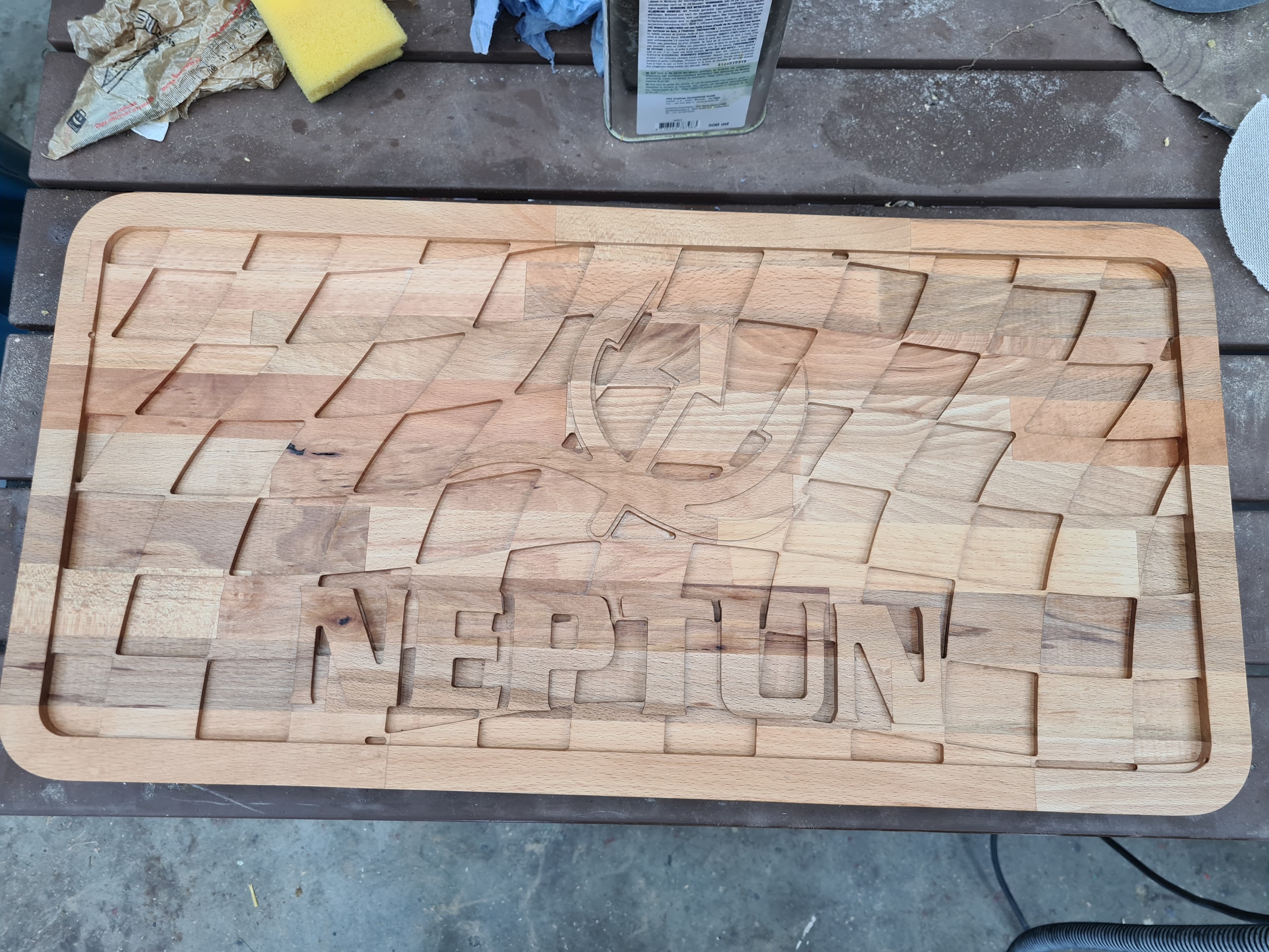 Wandpaneel, gefräst aus Holz