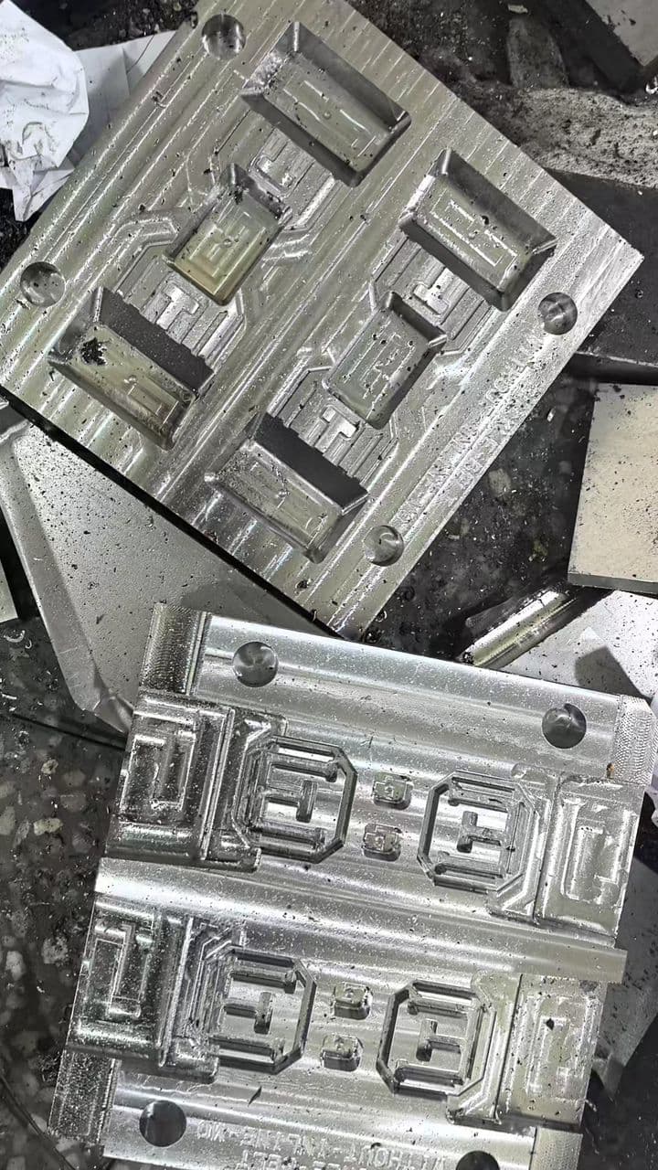 4-fach-Aluminiumform für die Herstellung von Carbonbauteilen für die Modeindustrie